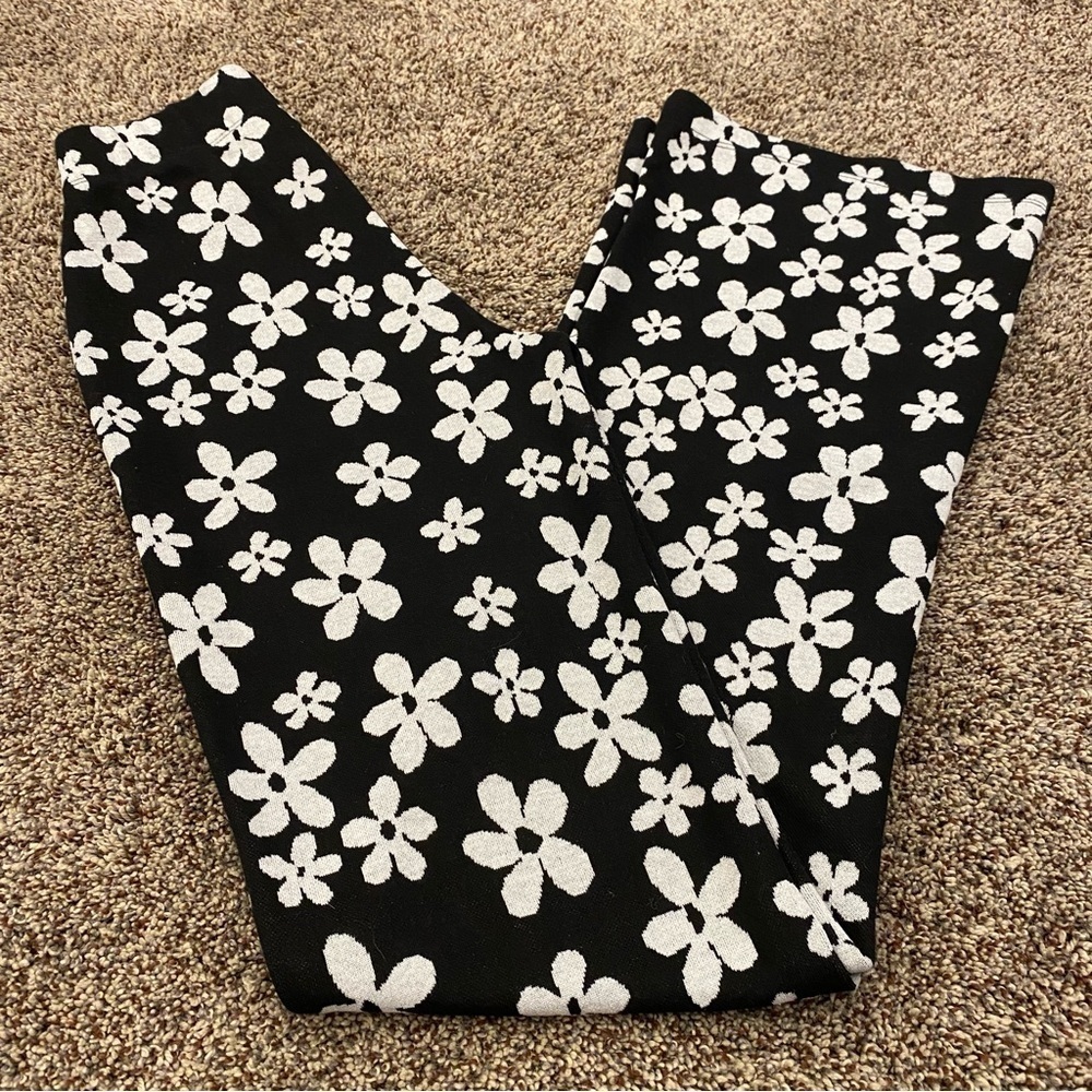 Urban Outfitters | Pull On Flower Print Pants | Size XS | Black & White | 70’s